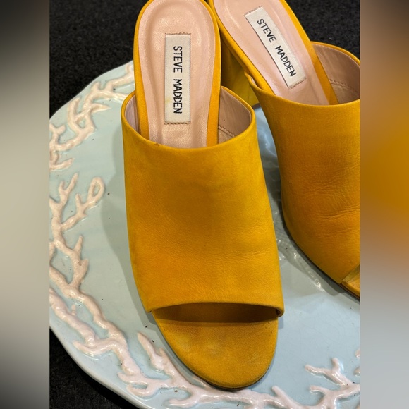 Beautiful Mustard STEVE MADDEN Shoes! ❤️ - Picture 2 of 8